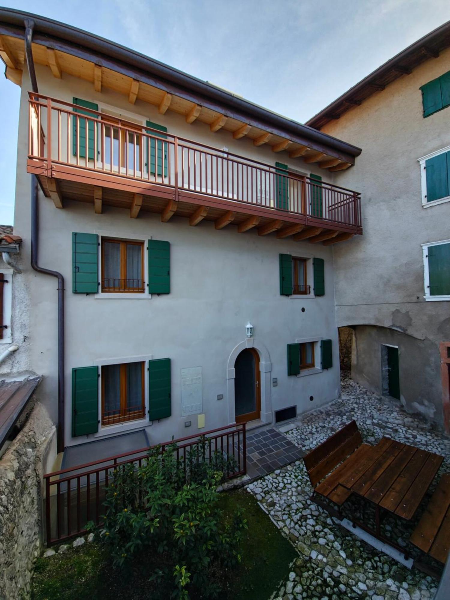 Casa Antico Borgo - Appartamento 1 Assenza di Brenzone Exterior foto